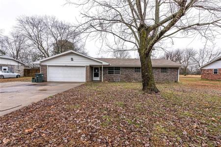 662 Lake Sequoyah Drive