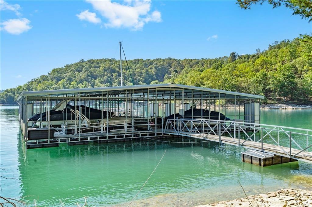 Image 2: Community dock for Hinchingbrooke Pointe