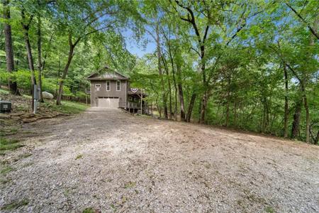 11435 Oak Leaf Circle