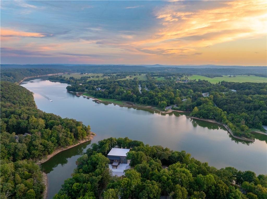 Image 4: Lake 3 sides, 400' shoreline
