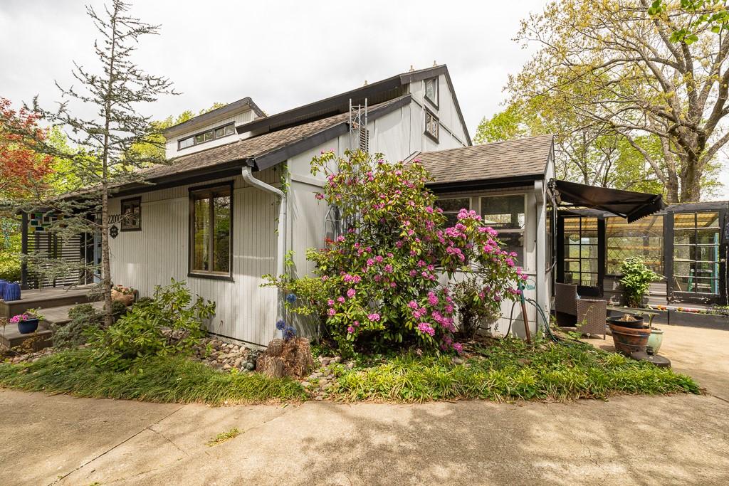 Image 4: View of side of home