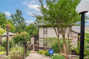 9 White Oak Drive