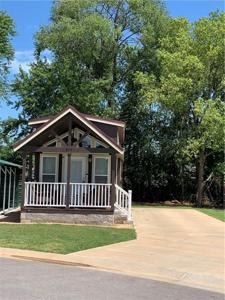 809 Strawberry Lane