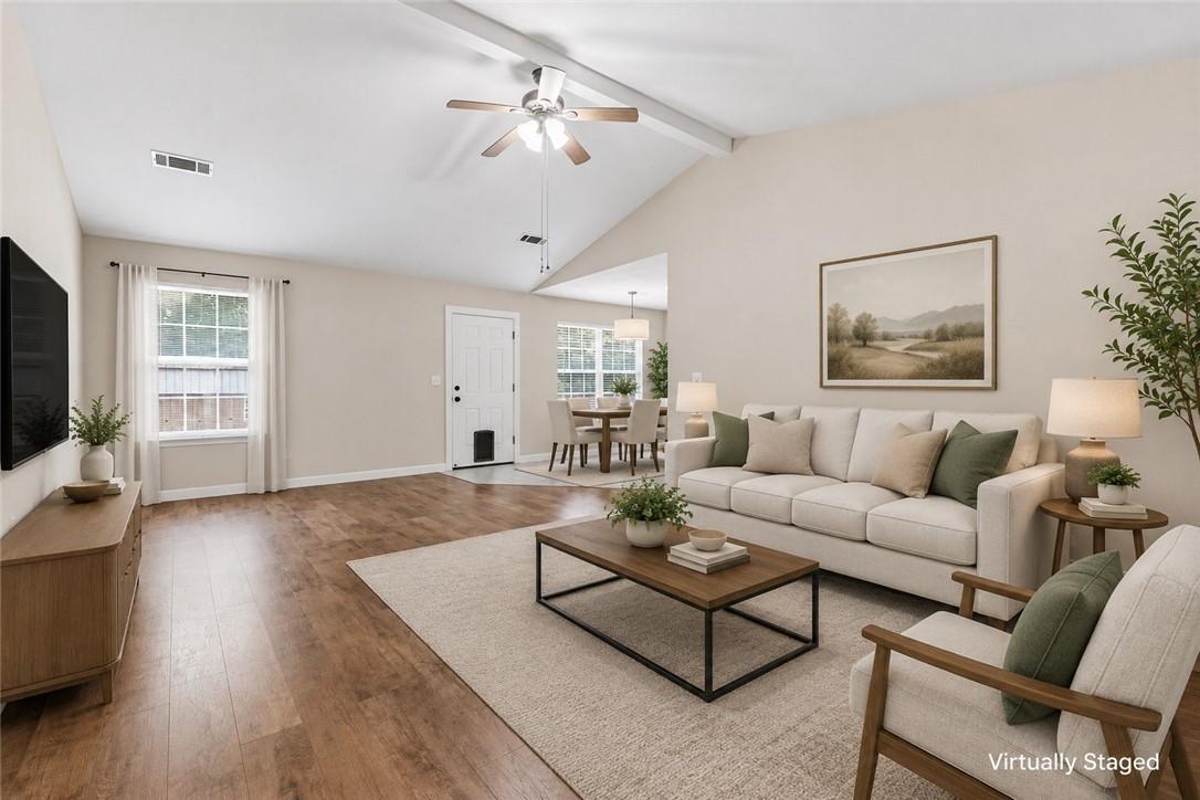 Image 4: Living area