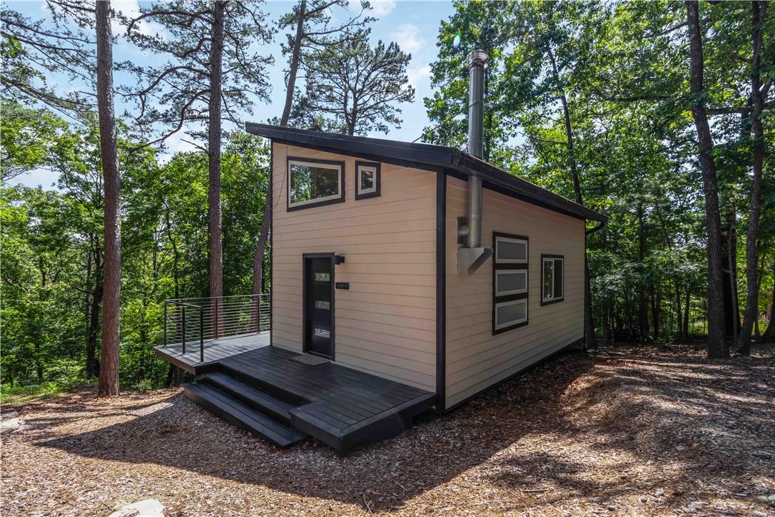 Image 2: Contemporary cabin exterior with light-colored sid