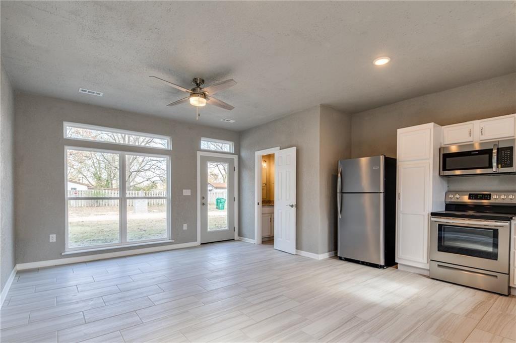 Image 1: Kitchen with stainless steel appliances, ceiling f