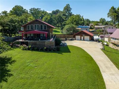 8025 N Lakeshore Drive