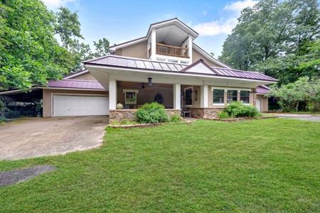 8214 Robin Lane