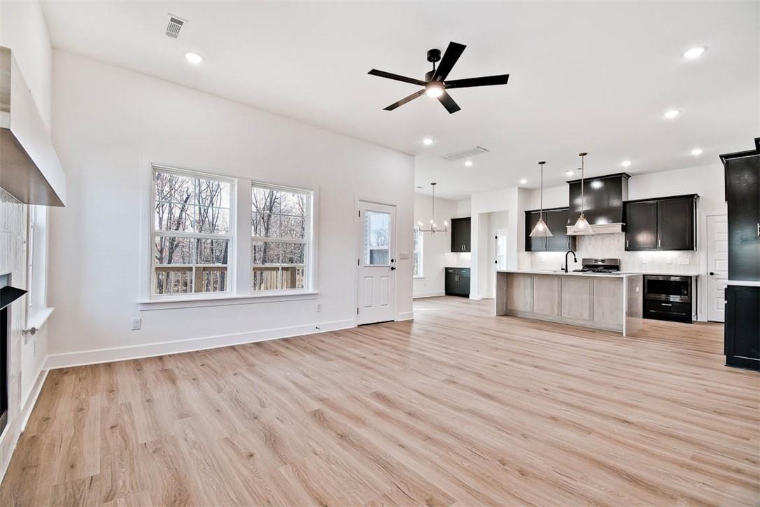 Image 3: Sample Photo: Same plan (final finishes may vary)