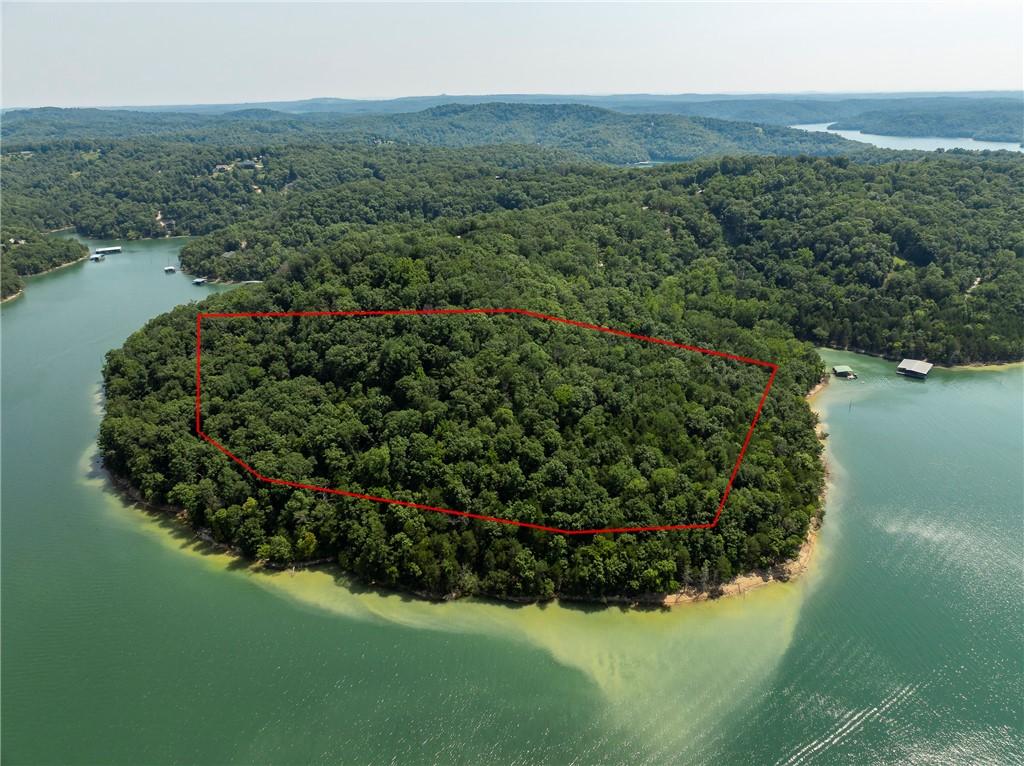 Image 2: 13.88 ACRES m/l OUTLINED IN RED IS APPROXIMATE ADJ