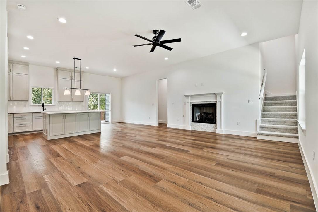 Image 3: Sample Photo: Same floorplan, final finishes may v