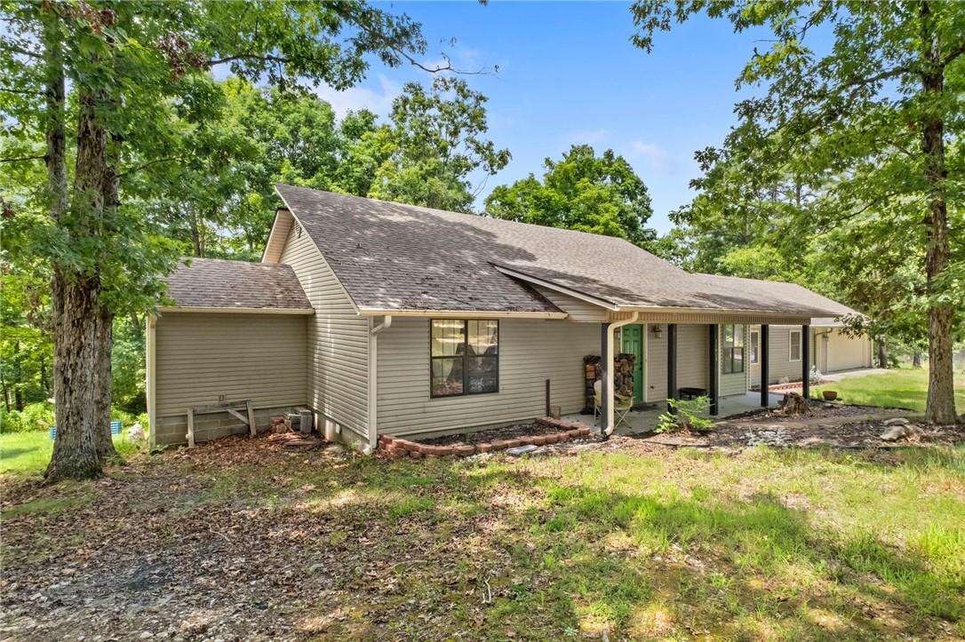 Image 2: Ranch-style residence featuring neutral horizontal