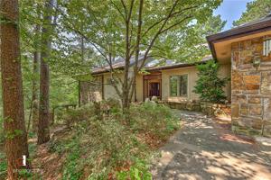 2 Raleigh Hills Circle
