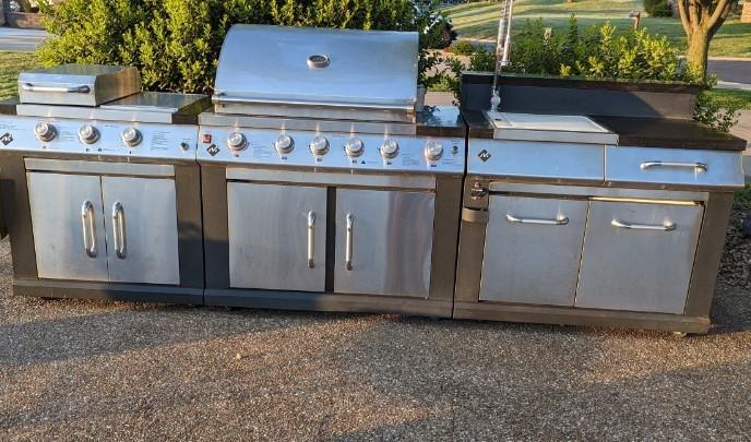 Image 4: Outdoor Kitchen