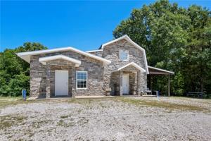 15188,15190 Roberts Loop