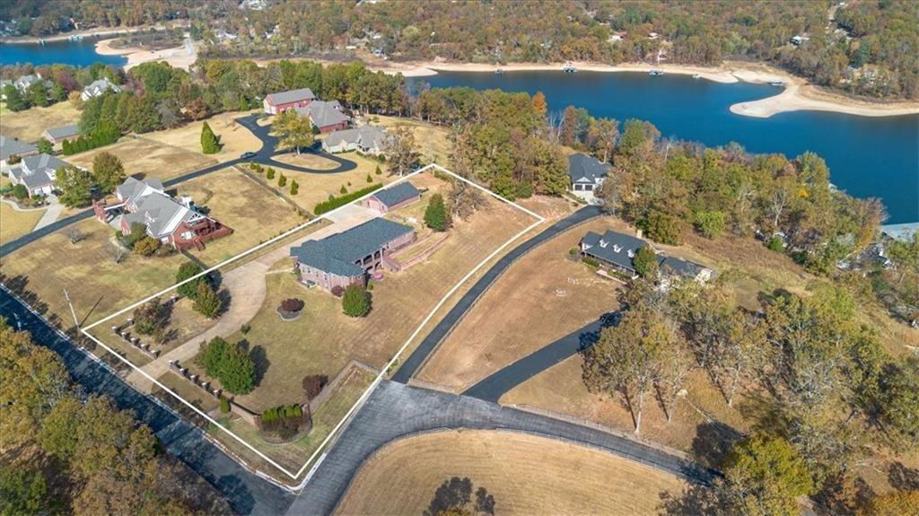Image 2: Over 2 acres for privacy