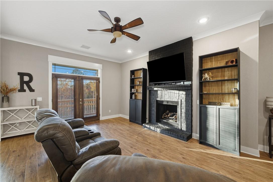 Image 3: Living Area with access to deck