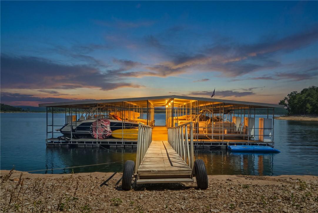 Image 4: Boat Dock access 24/7

Actual dock shown front r