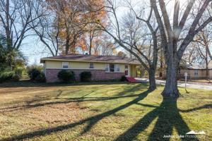 908 Lake Sequoyah Drive