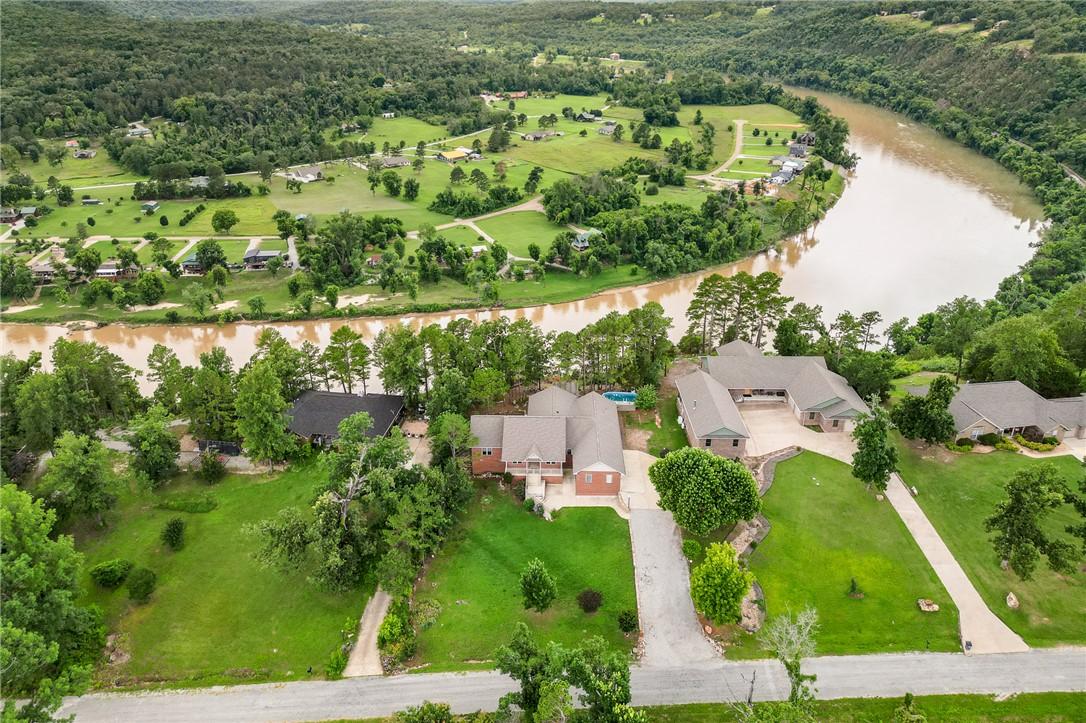 Image 2: Expansive property featuring a multi-structure lay