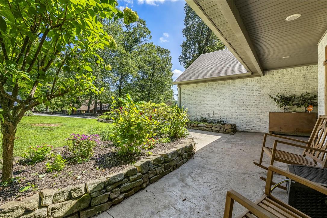 Image 3: Covered Front Porch