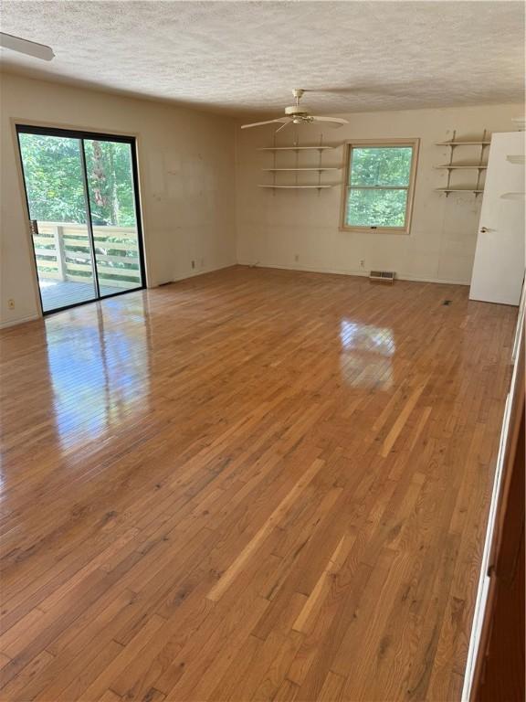 Image 4: Beautiful hardwood floors in main living space