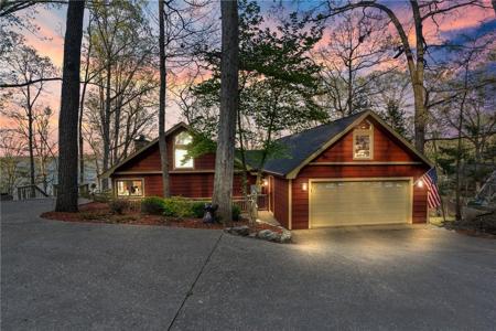 869 Lakeshore Drive