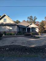 8 St Andrews Circle