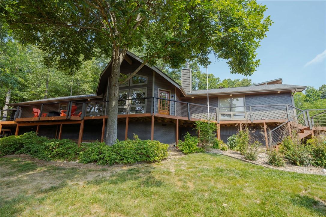 Image 1: Welcome to a retreat with lake views in Bella Vist