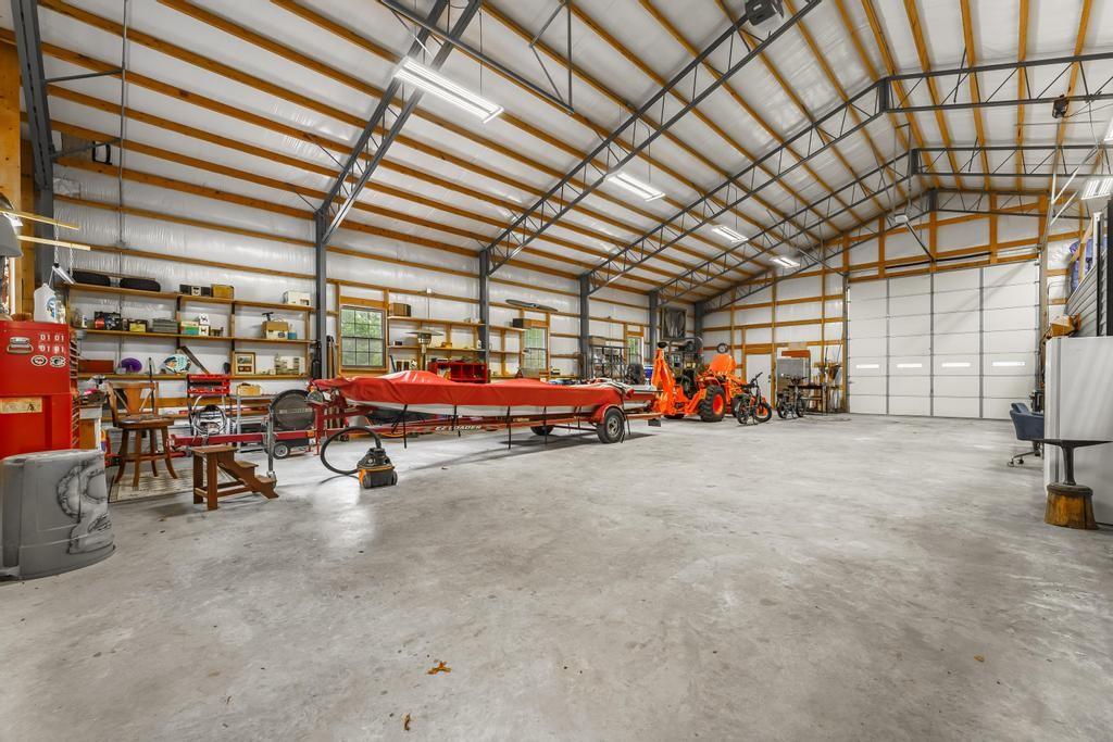 Image 3: Tons of space for all of the toys!