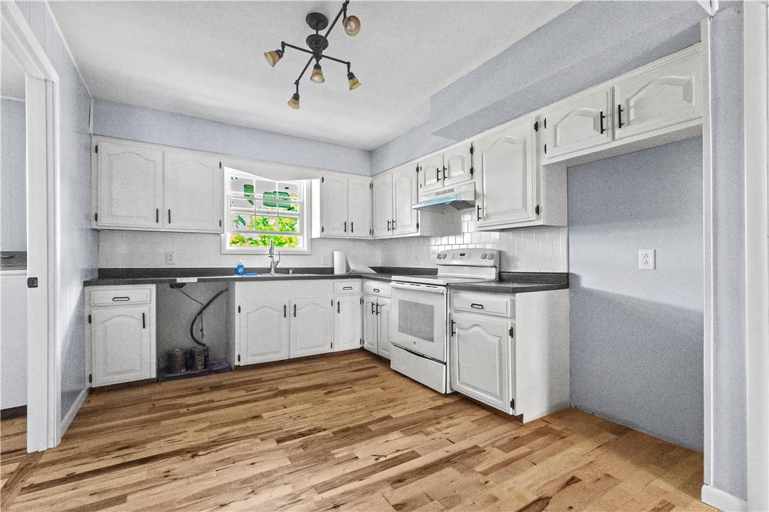 Image 2: Kitchen