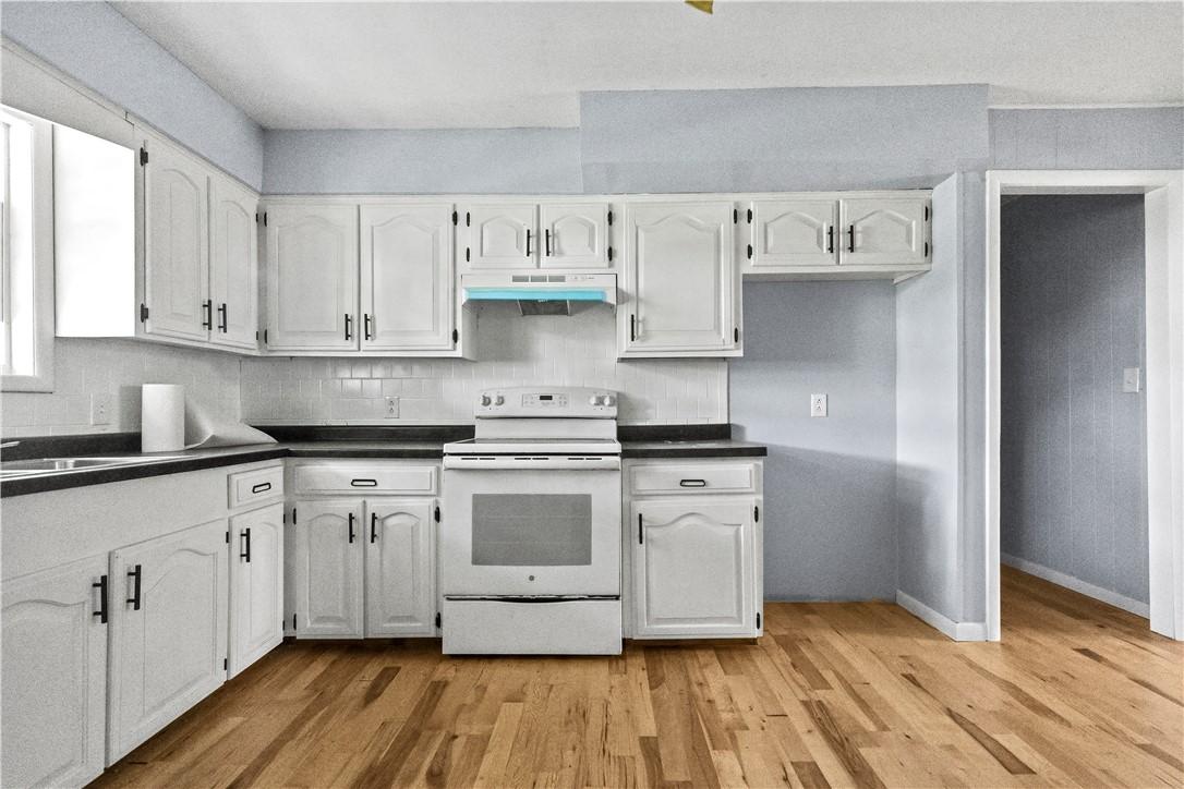 Image 3: Kitchen