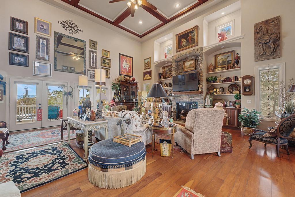 Image 2: Grand living room topped by soaring, vaulted ceili