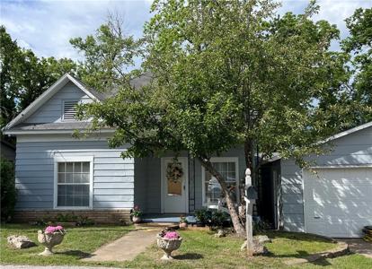 615 E Electric Street