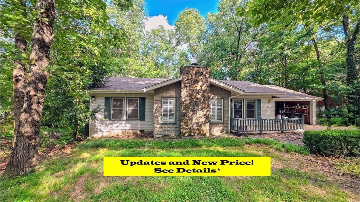 Image 1: Newer exterior lighting, paint, new carpet in Prim