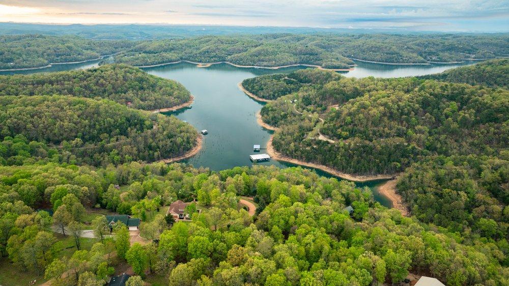 Image 4: Aerial view of Beaver Lake