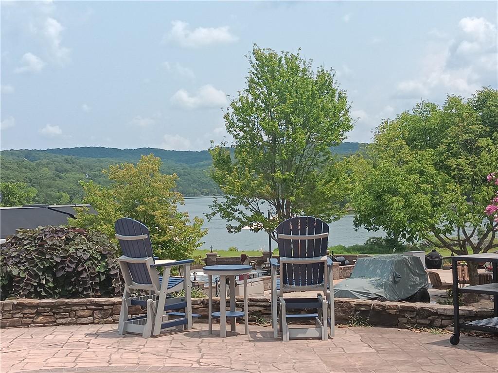 Image 4: Lake views