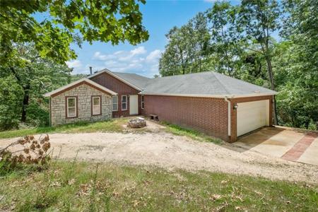 10900 Lakeside Lane