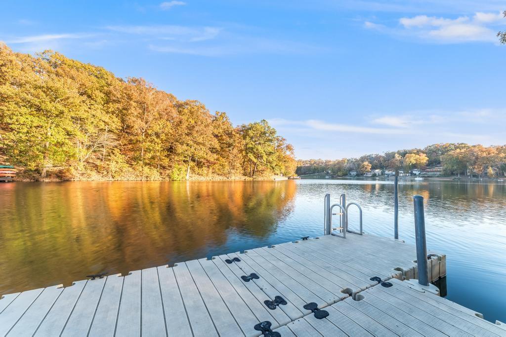 Image 3: Private swim deck