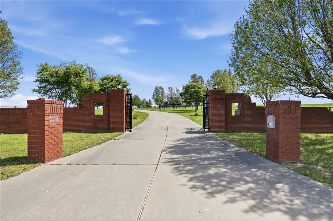 Image 3: Gate at entry