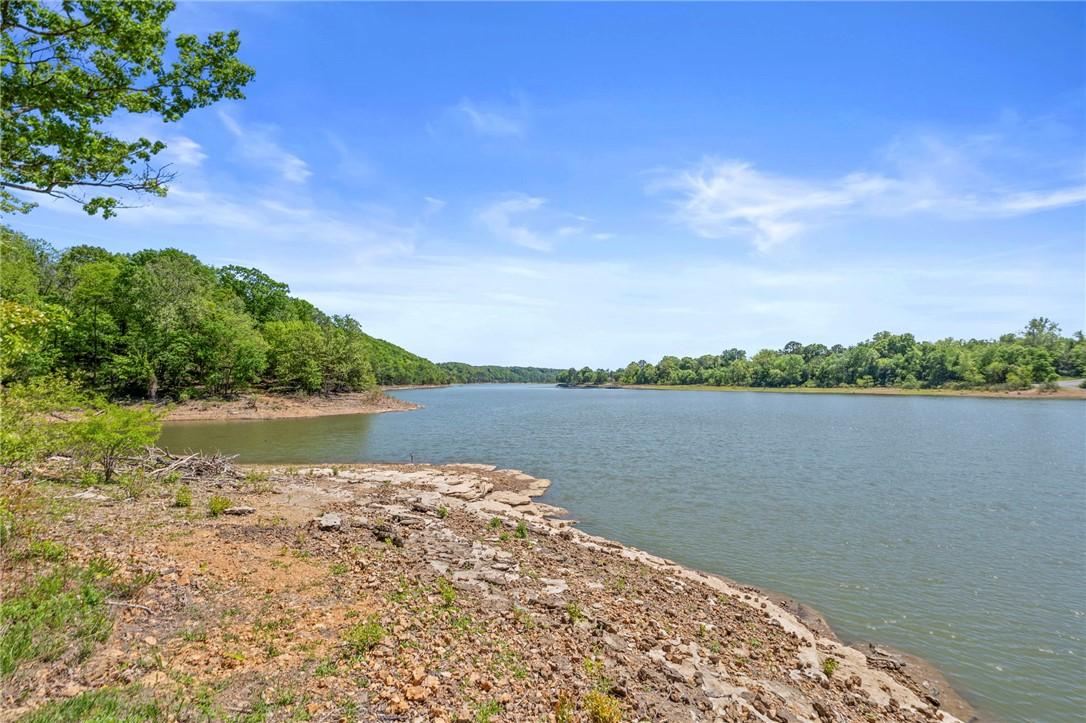 Image 3: Your private lake access