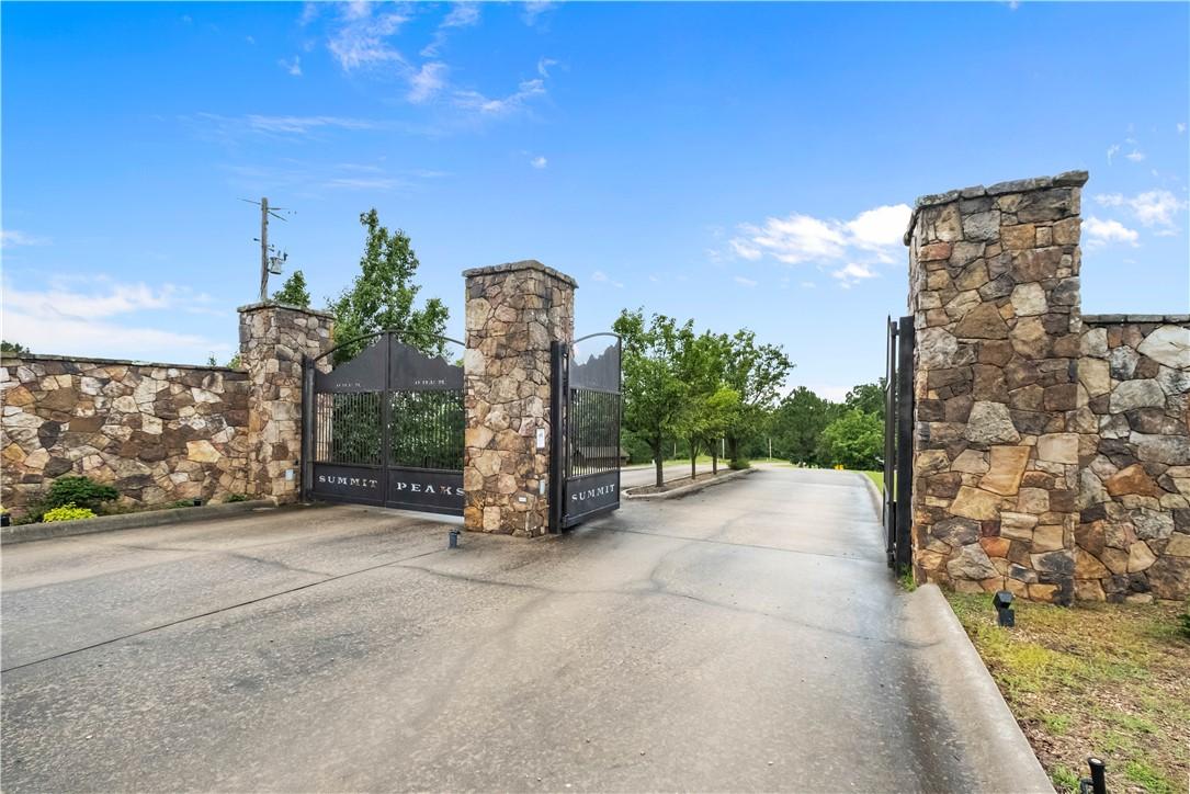 Image 3: Gated entrance to Summit Peaks Subdivision.