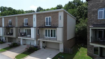 307 E Noble Lane