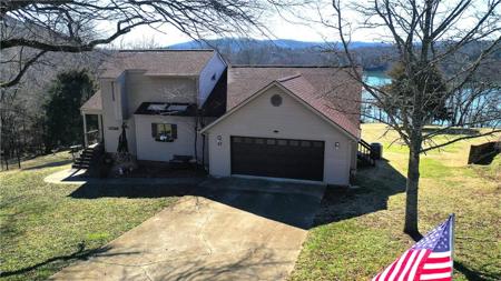 17 Lakeside Drive