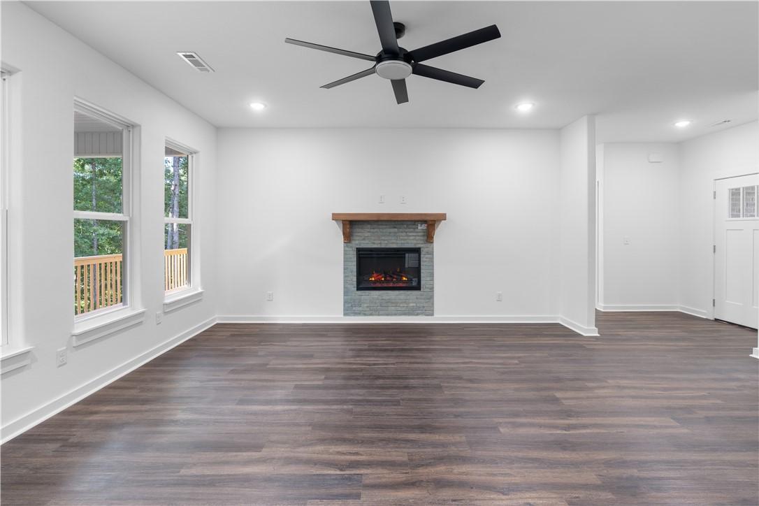 Image 3: Living with Fireplace