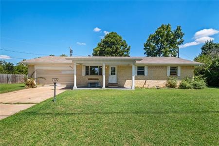 805 E Lakeview Drive