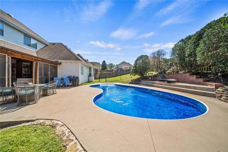 3809 NW Riverbend Road