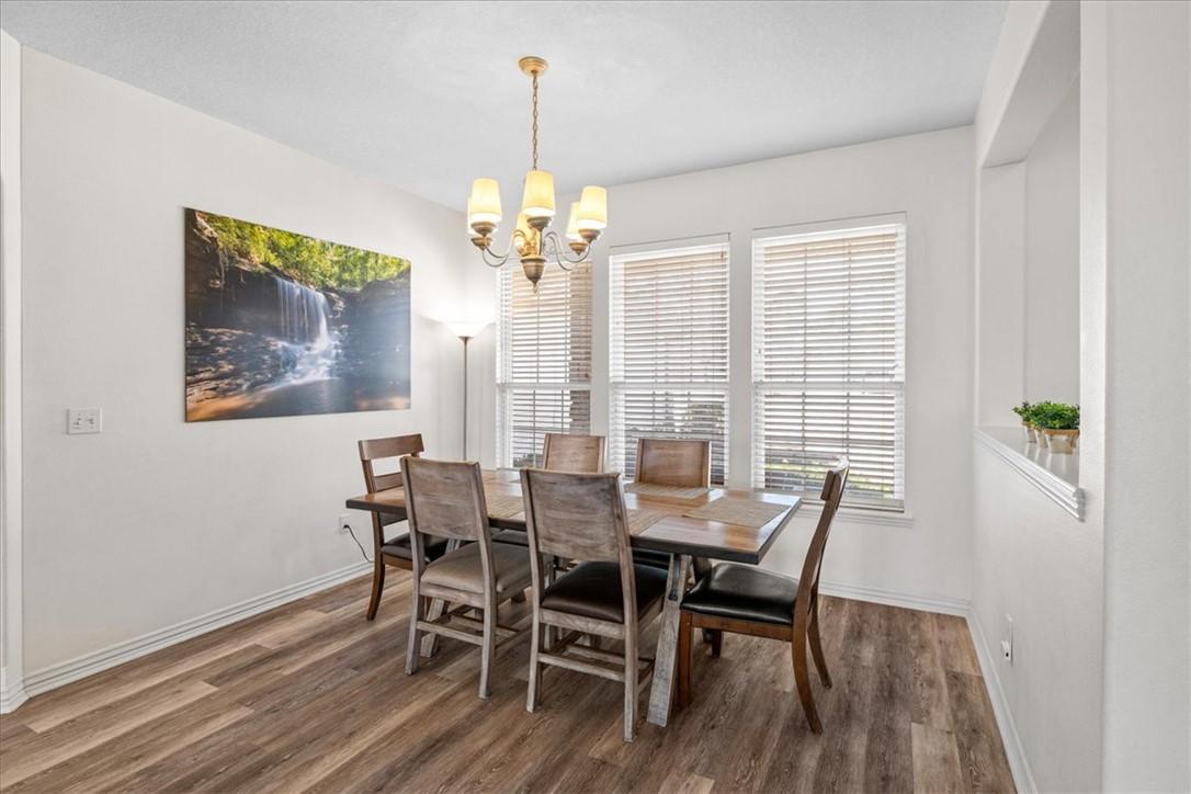 Image 4: Enjoy a dedicated dining space in the great room