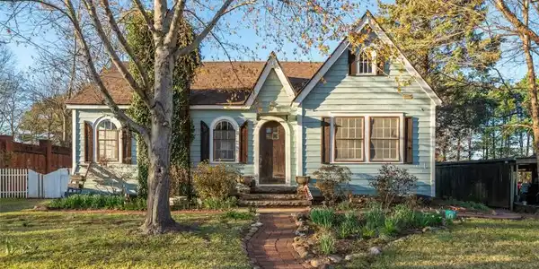 113 E Poplar Street