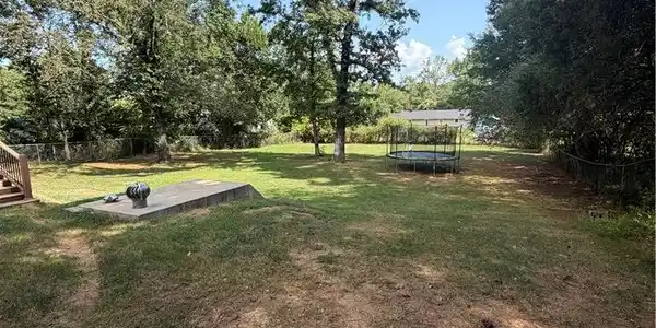 Image 3: Yard